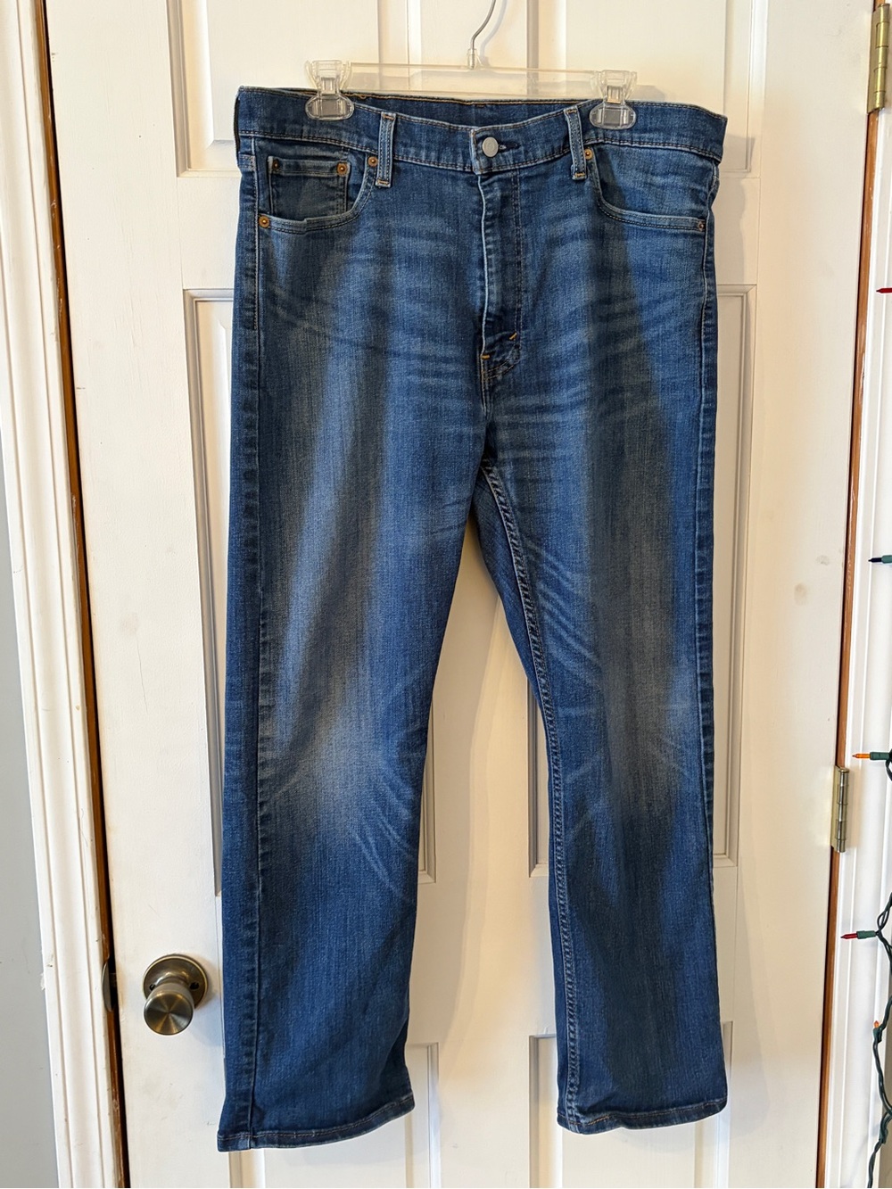 Levi's 513 Men's Slim Straight Jeans Medium Wash Red Tab Denim.  Size 38/30